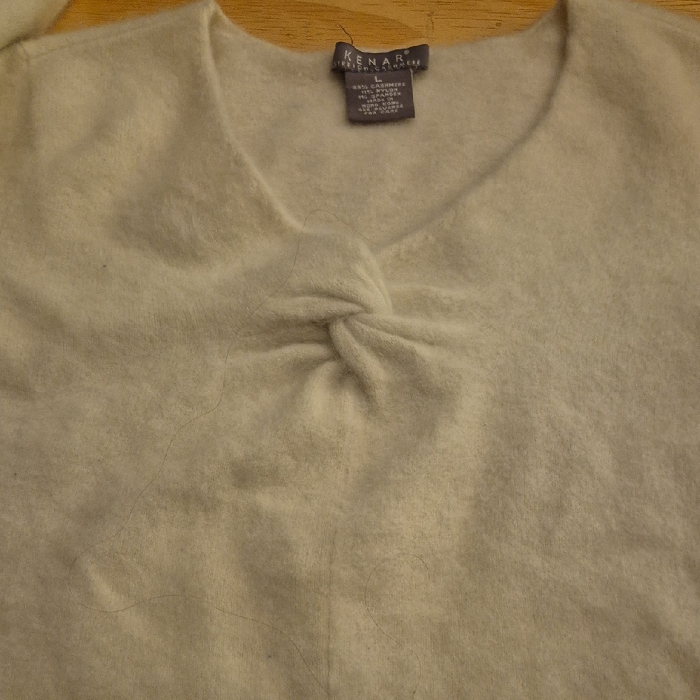 Kenar Women's Soft Cream V-Neck Sweater